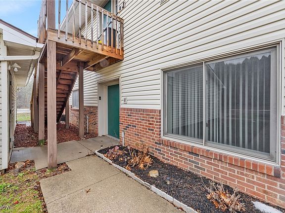 3rd image of 552 Main St Suite H