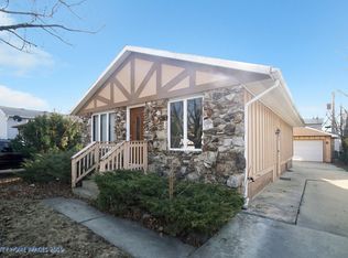 1424 Woodridge Dr, Round Lake Beach, IL 60073