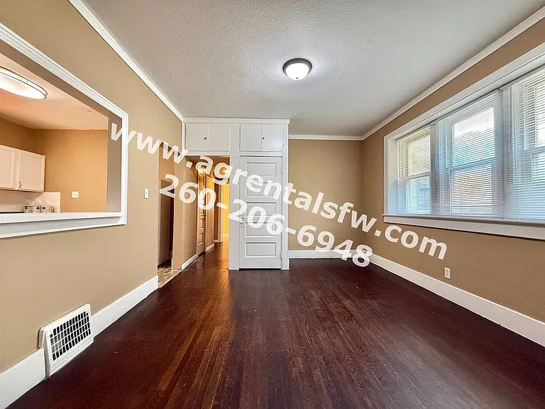 3221 Webster St — Photo 4