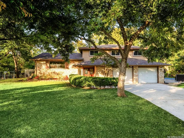 141 RED OAK ST, Seguin, TX 78155