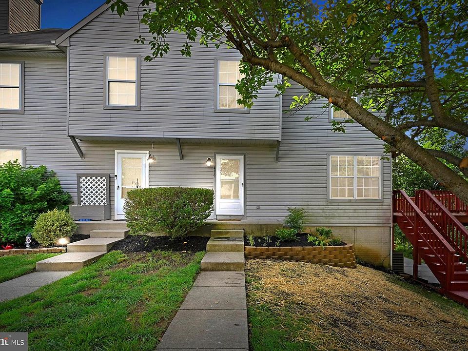 1st image of 438 Darby Ln