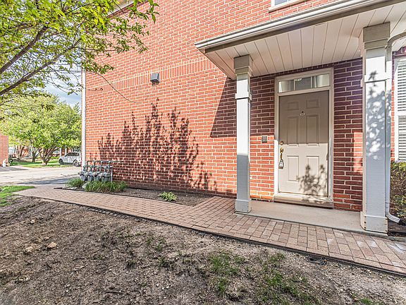 2nd image of 947 Kensington Dr #7-E3