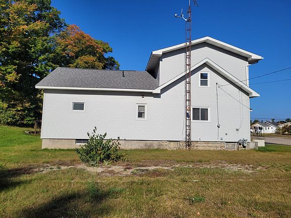 4th image of 1155 Birch St