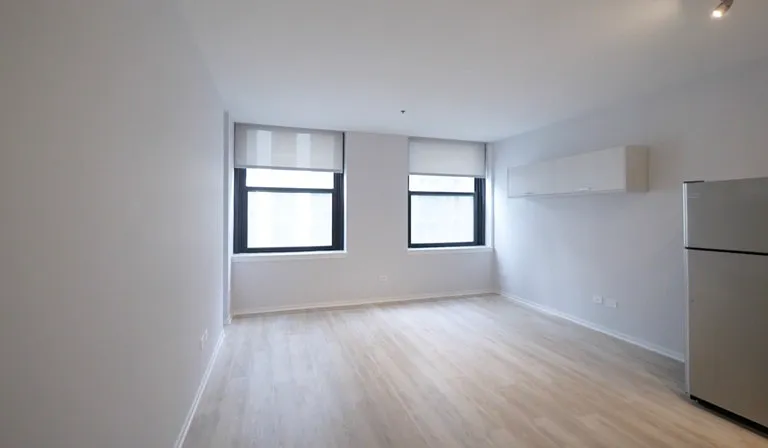 176 N Wells St — Photo 2