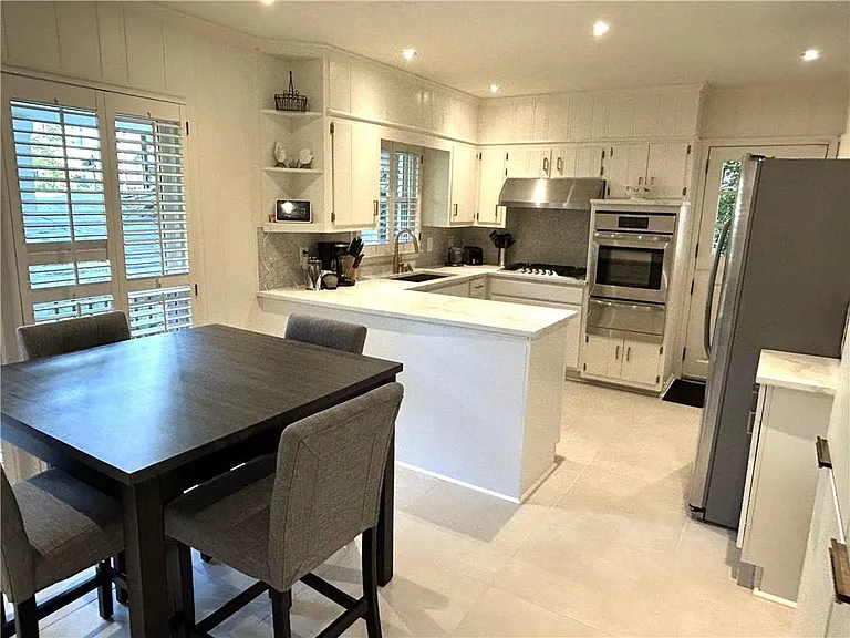 370 Herrington Dr NE — Photo 3