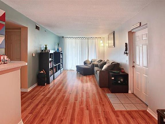 2nd image of 1003 Villa Circle #1003