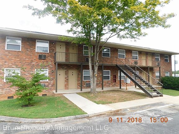 2nd image of 2720 Holbrook Dr APT 2