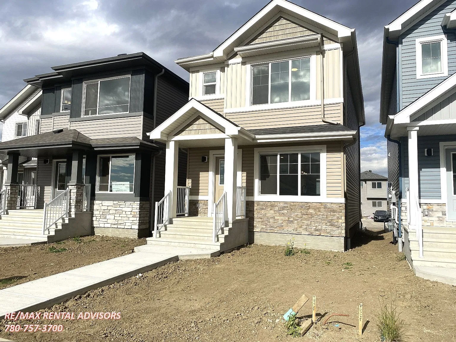 UPPER 1052 14 Avenue Northwest — Photo 1