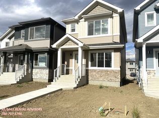 1052 14th Ave NW, Edmonton, AB T6L 6H6