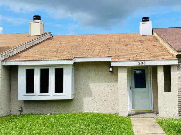 203 Chantilly St, Victoria, TX 77904
