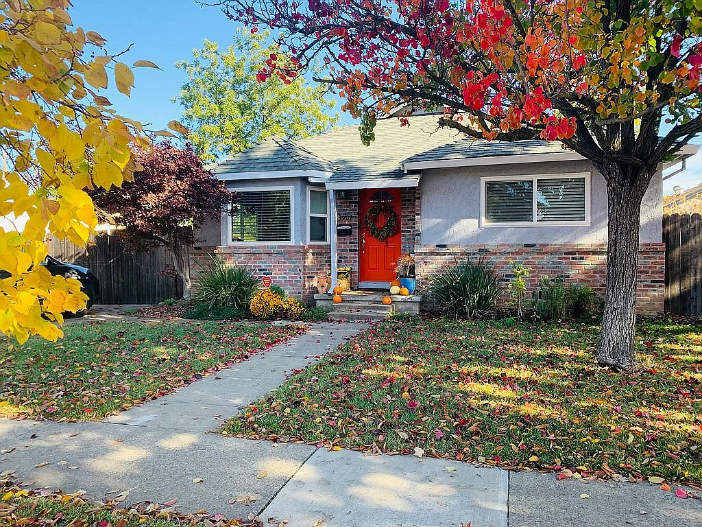 3907 65th St photo 1