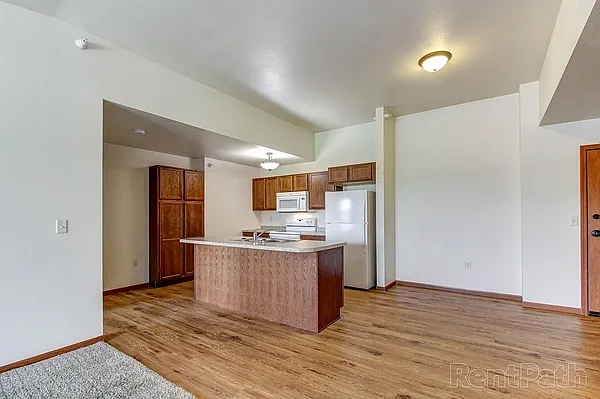 Kenwood on 5th Apartments — Photo 5