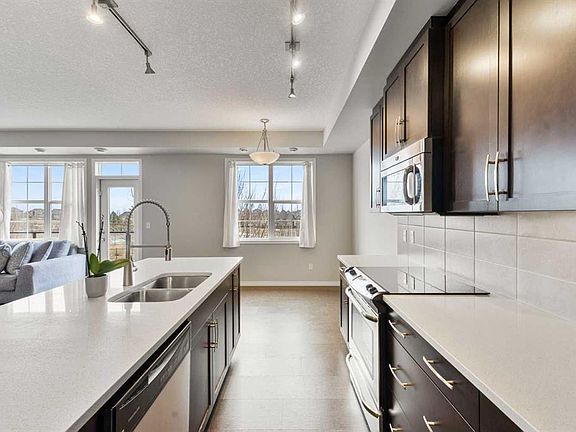 4th image of 96 W Cranarch Rd SE