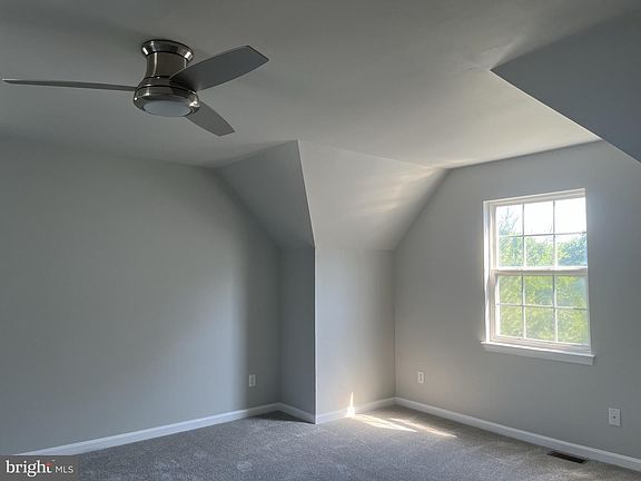 4th image of 590 Penn St