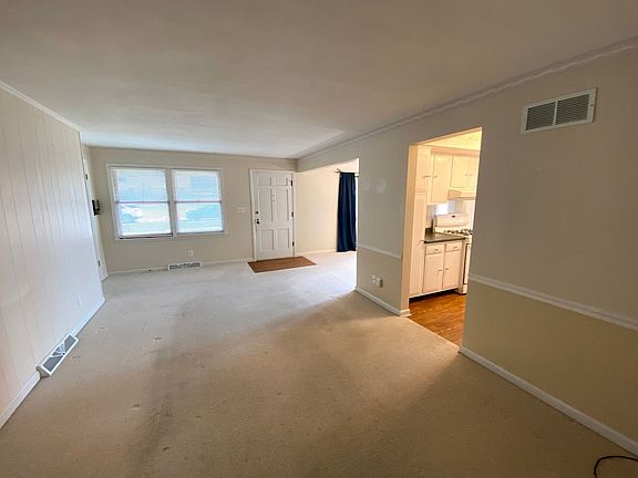 3rd image of 2901 N Rockwood Dr #1B-1BA