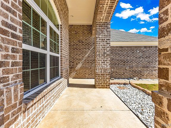 3rd image of 816 Hedgefield Way