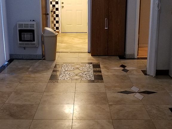 5th image of 127 Oriole St