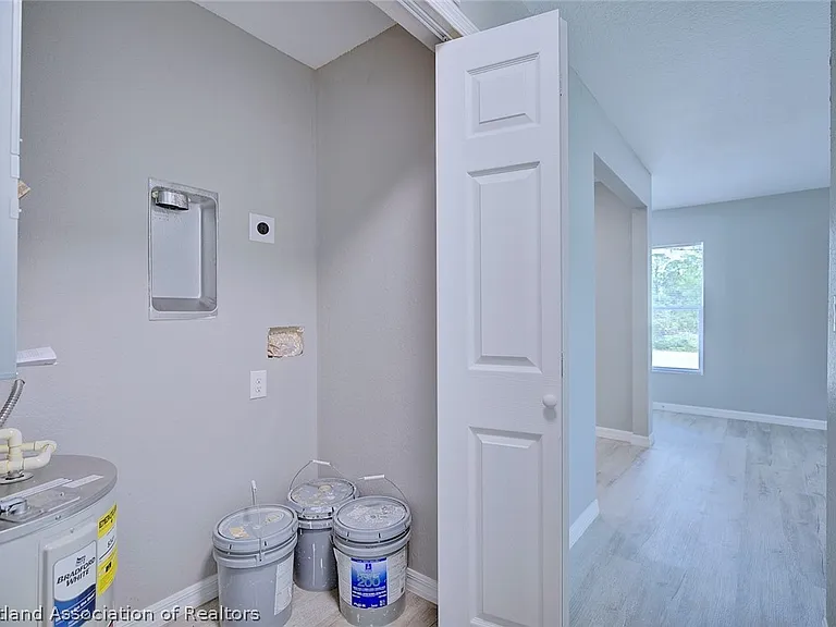 544 Vanguard Ave NW — Photo 10