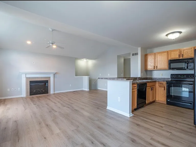 15357 Yale Dr — Photo 3