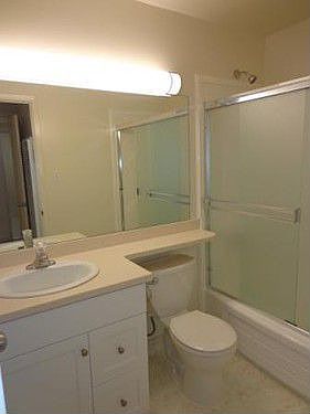 3rd image of 2831 Flores St