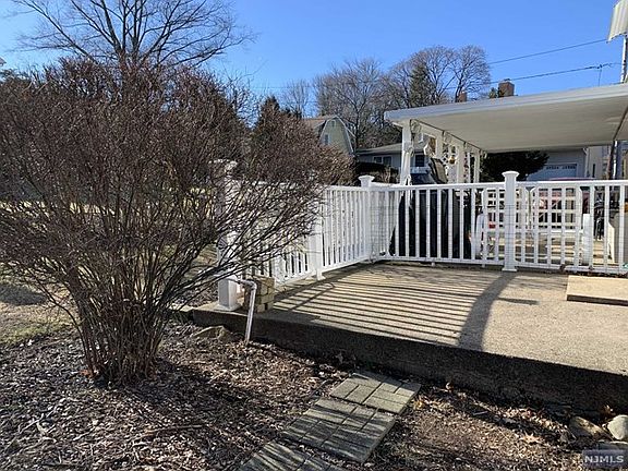 4th image of 75 Sicomac Ave