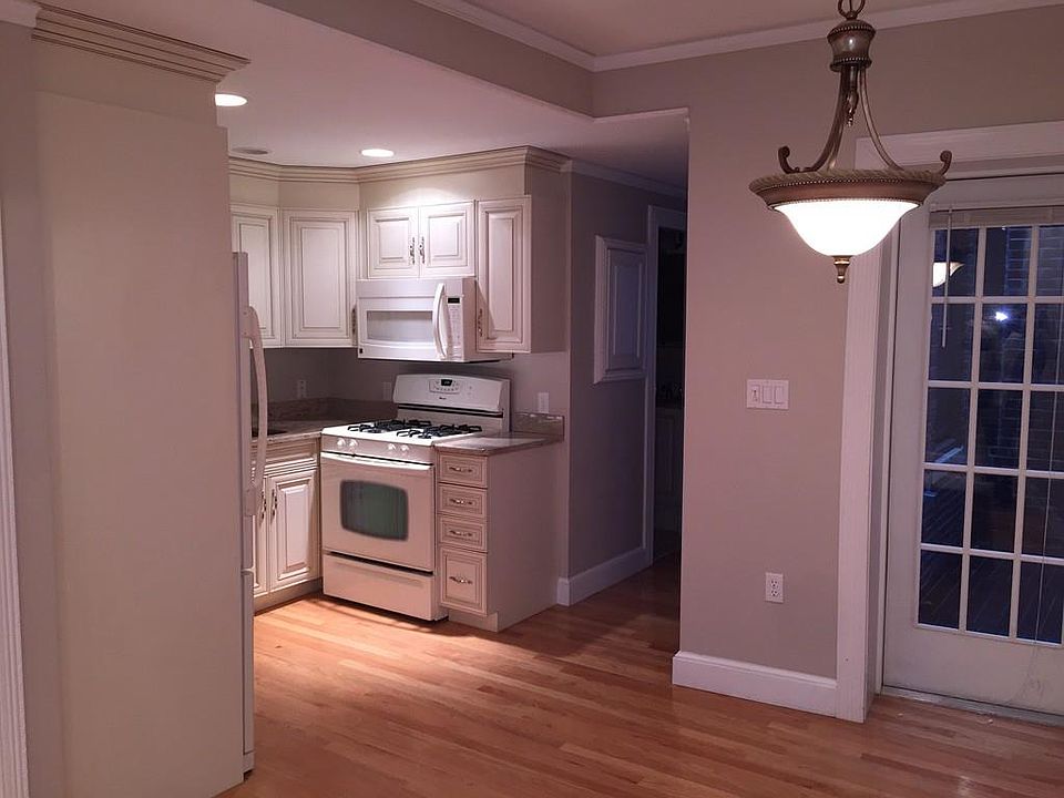 2nd image of 26 Parmenter St APT 4
