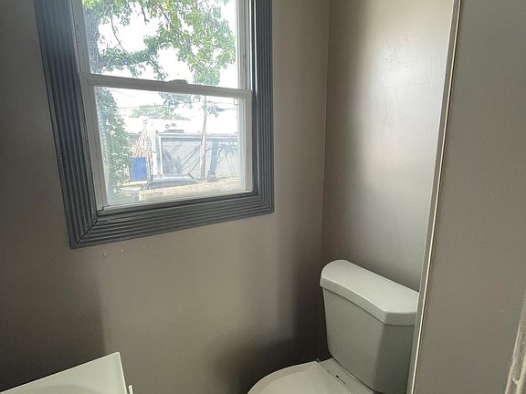4th image of 203 Elmhurst Ave APT 3