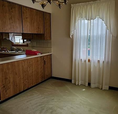 5th image of 2110 Walnut Dr