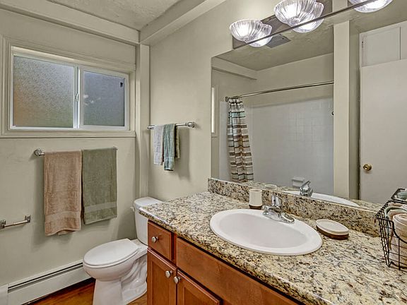 Montclair Apartments - Bathroom