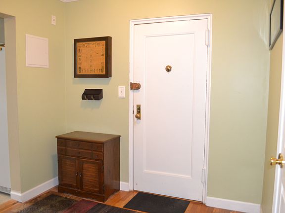 4th image of 58 Lawrence Ct APT D