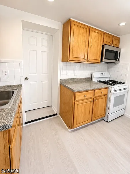 2 bed, 1.0 bath, $2,000 — Photo 3