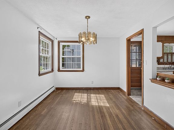 5th image of 24 Grapevine Ave