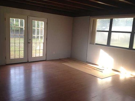 3rd image of 208 Greenridge Dr