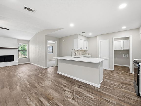 5th image of 705 Timberoaks Dr