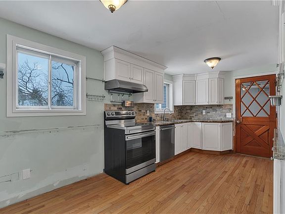 4th image of 22 Rawlinson Dr