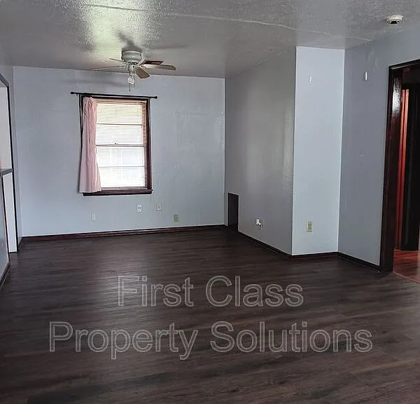 2801 SW 51st St — Photo 3