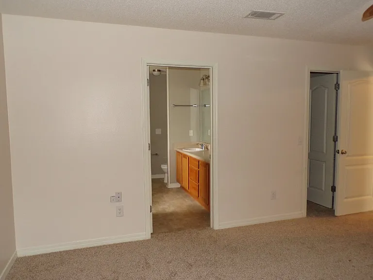 8454 Ferlon Ave — Photo 11