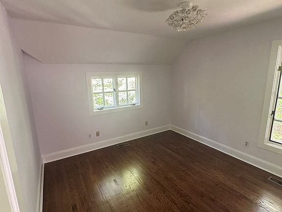 3rd image of 10 Pent Rd