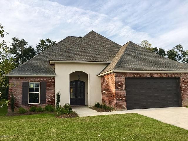 1st image of 121 Olivewood Dr