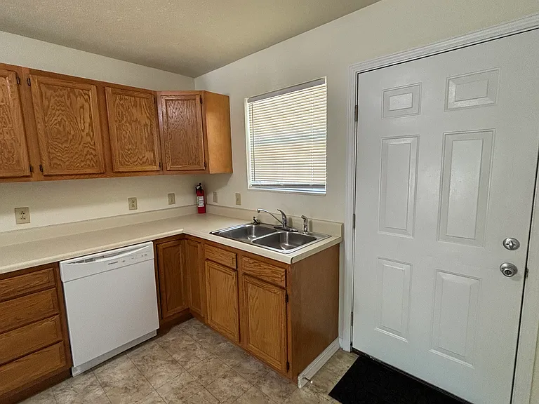 1942 Hudspeth Rd #6 — Photo 11