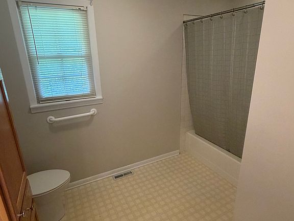 4th image of 130 Carden Ln