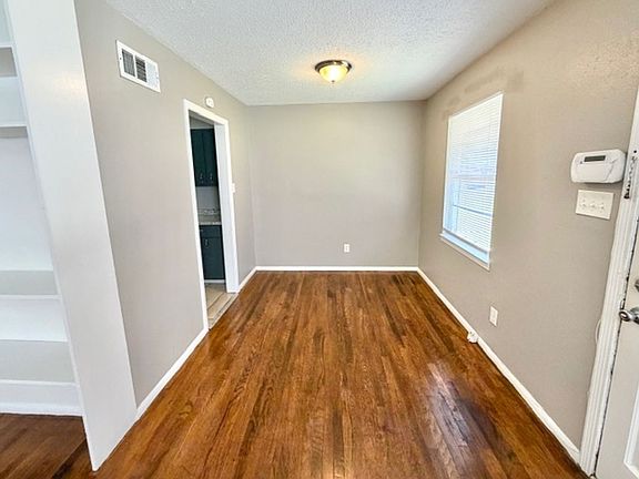 3rd image of 5572 Lochinvar Dr