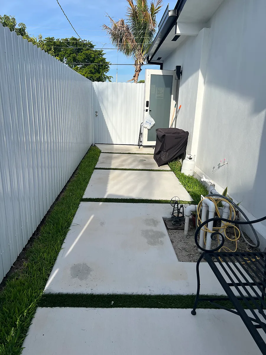 Photo 1 of 6 - SW 105th Ave - Miami, FL Primary Photo - SW 105th Ave