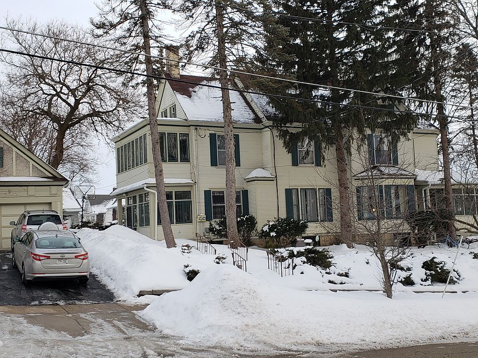 2nd image of 302 E Holmes St
