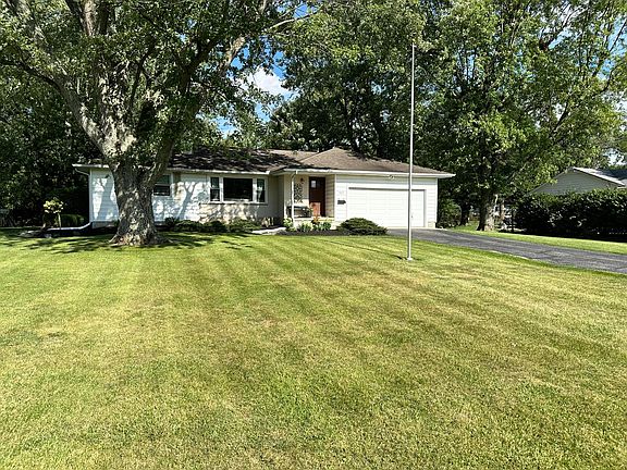 2nd image of 920 Forest Lawn Dr