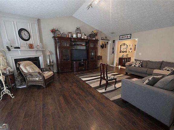 3rd image of 3957 Wintersweet Dr