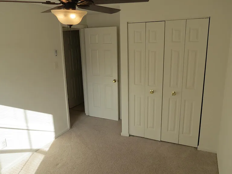 2208 Wimbledon Cir — Photo 19