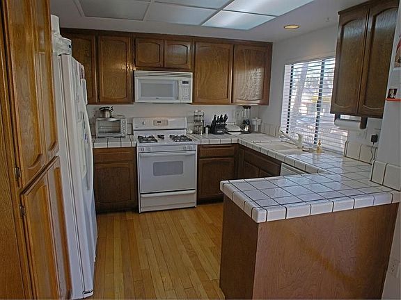 2nd image of 7100 Balboa Blvd Unit 502