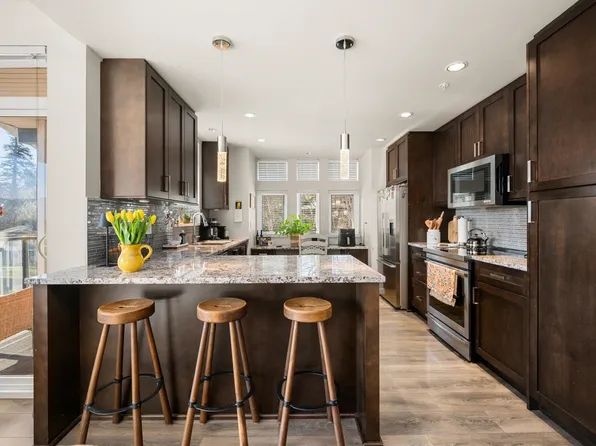 2242 Whatcom Rd #217, Abbotsford, BC V3G 0G3