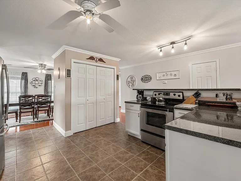 1110 Mercer Dr — Photo 6